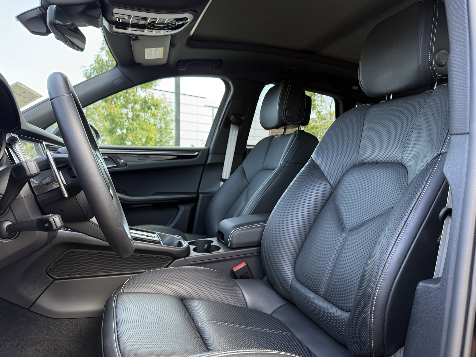 Used 2025 Porsche Macan image 5