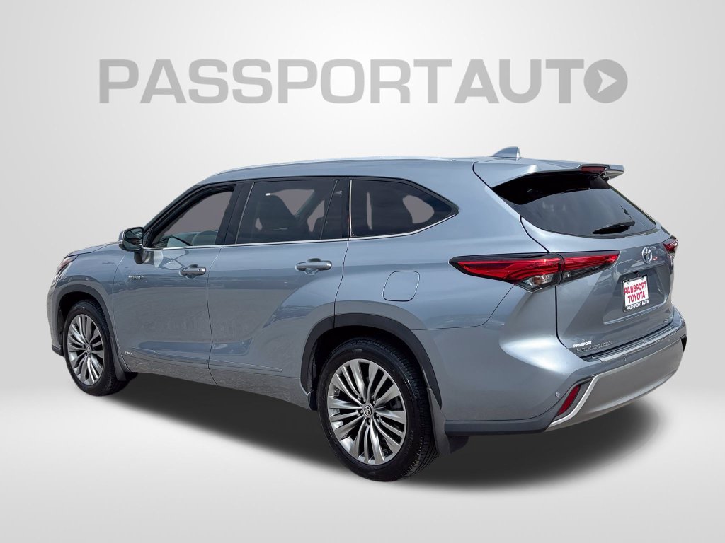 Certified 2021 Toyota Highlander Platinum AWD/4WD image 3