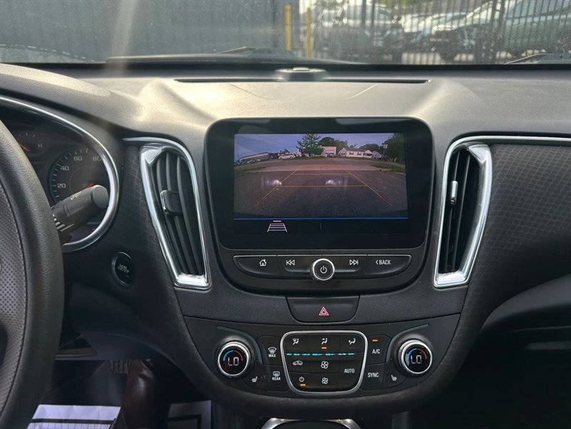 Used 2019 Chevrolet Malibu LT FWD image 15