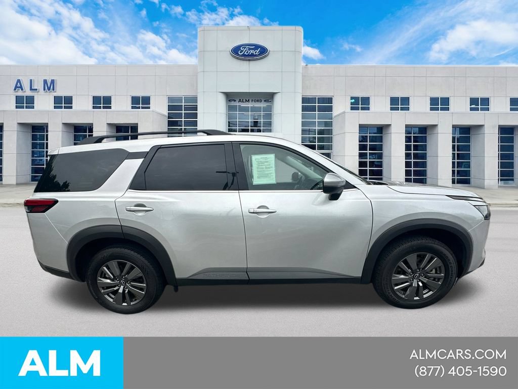 Used 2025 Nissan Pathfinder SV FWD image 5