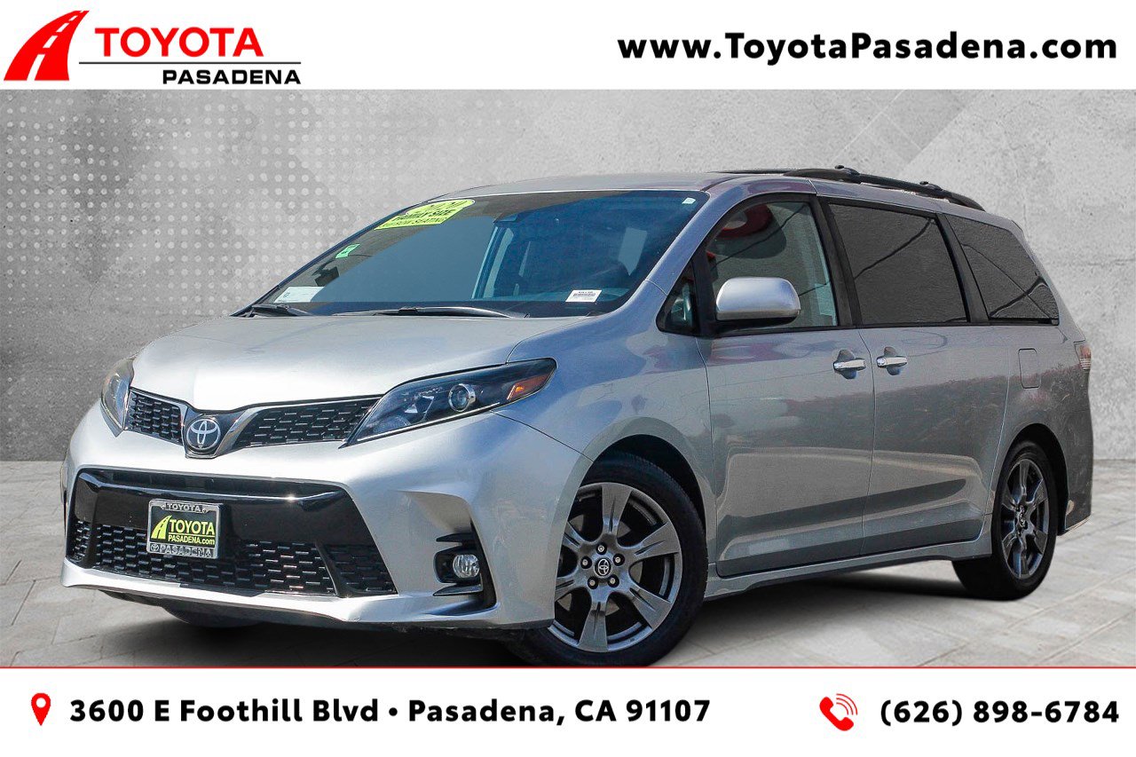 Used 2020 Toyota Sienna SE w/ Carpet Mat Package image 1