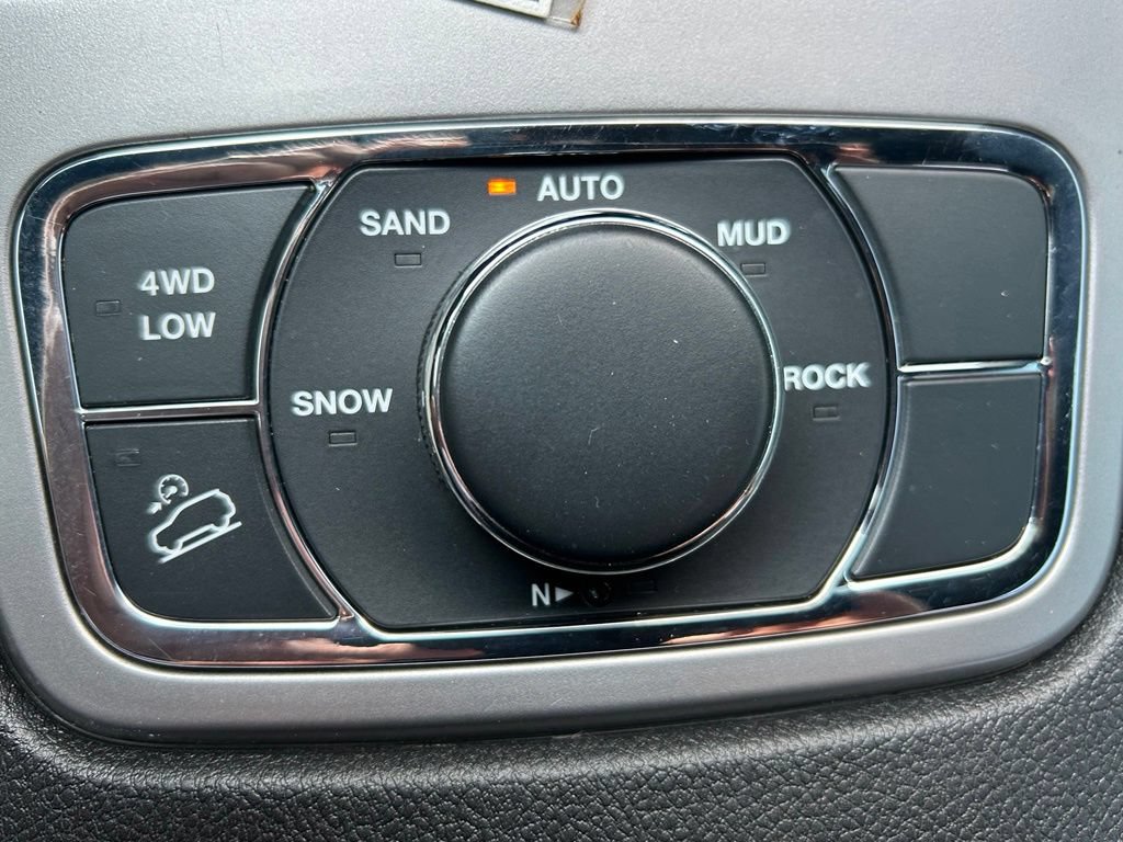 Used 2021 Jeep Grand Cherokee Altitude AWD/4WD image 32