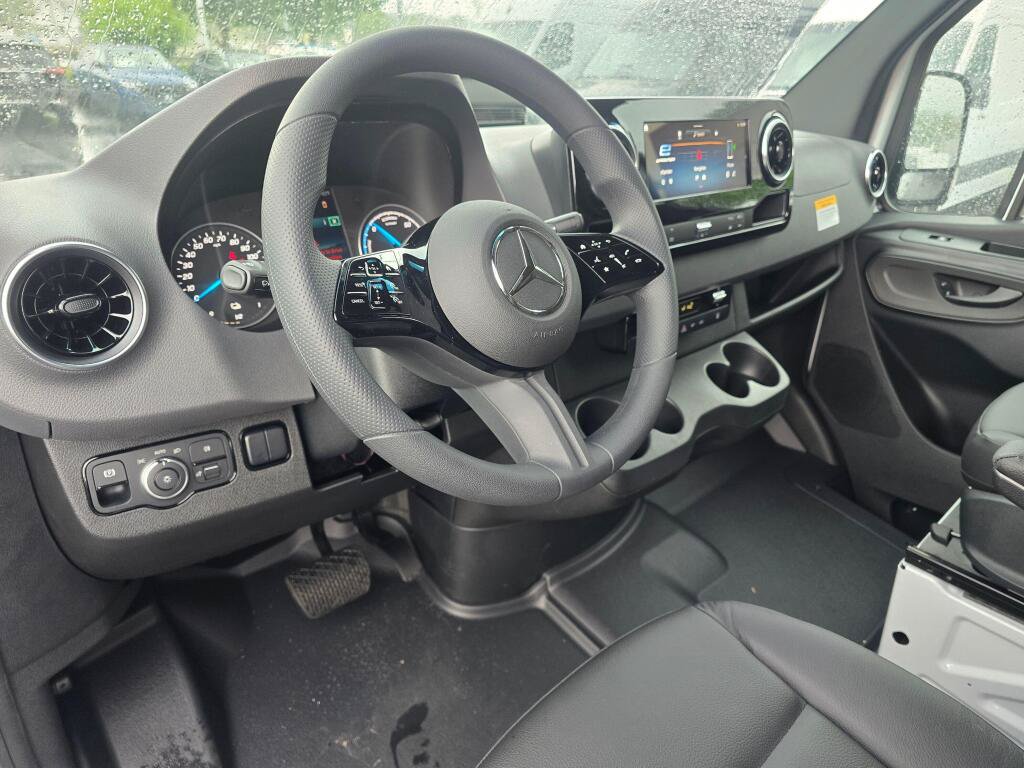 New 2025 Mercedes-Benz eSprinter 170 Cargo image 11
