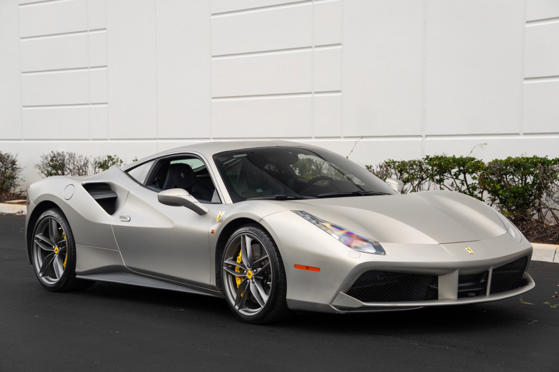 Used 2016 Ferrari 488 GTB image 4
