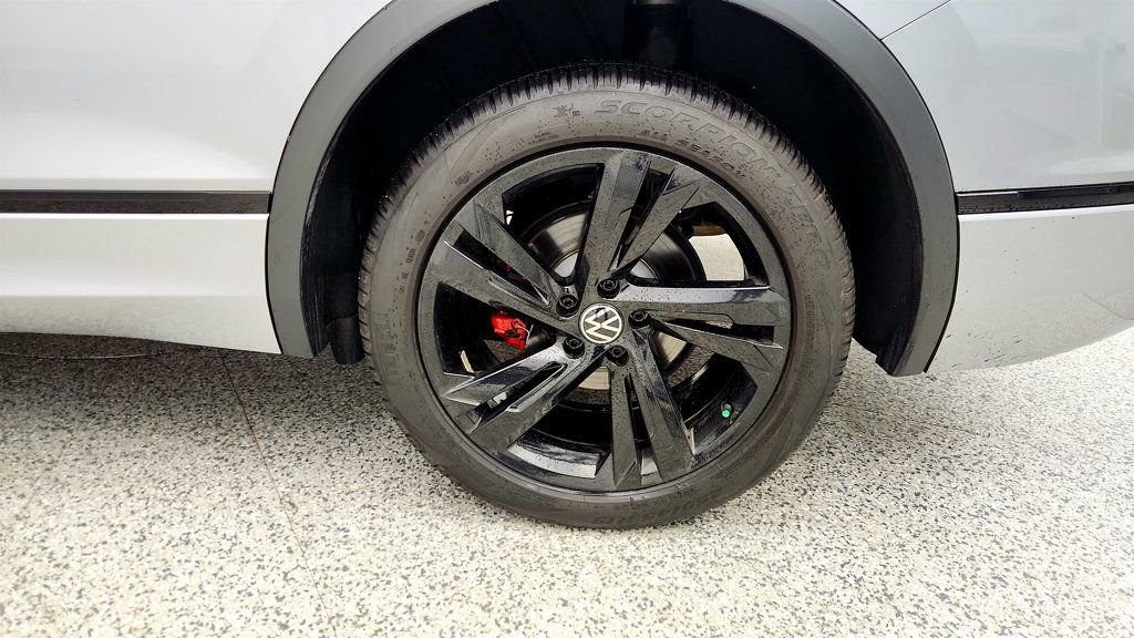 Used 2024 Volkswagen Tiguan SE R-Line image 9