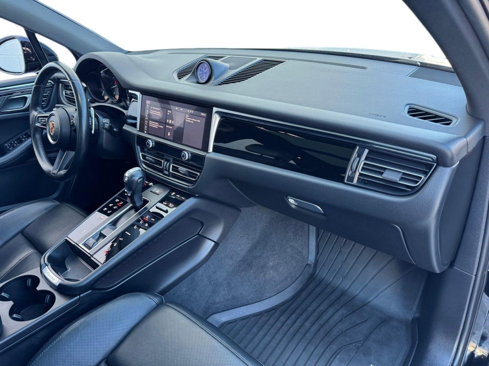 Used 2023 Porsche Macan image 11