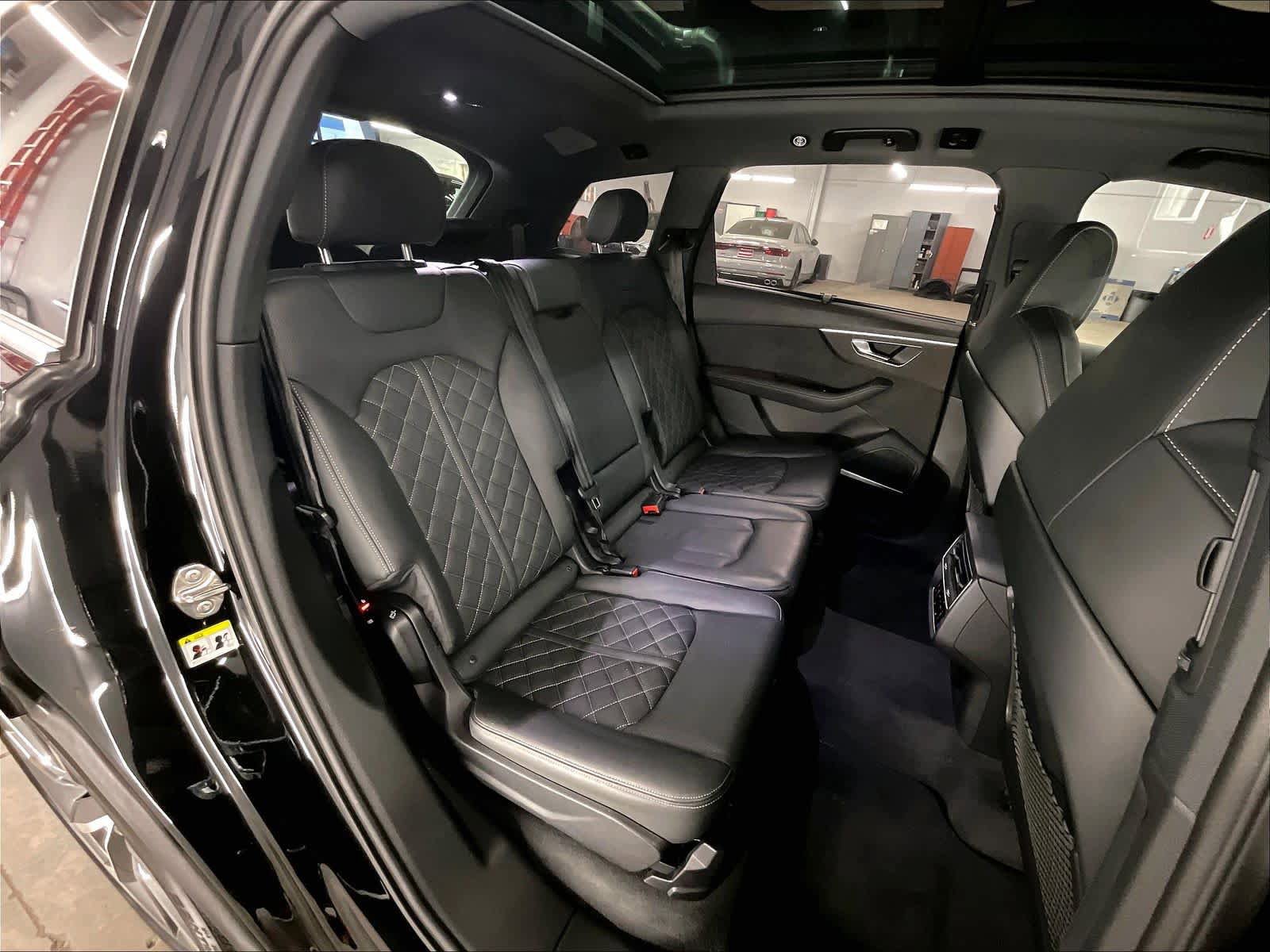 Used 2023 Audi SQ7 Premium Plus w/ Executive Package AWD/4WD image 27