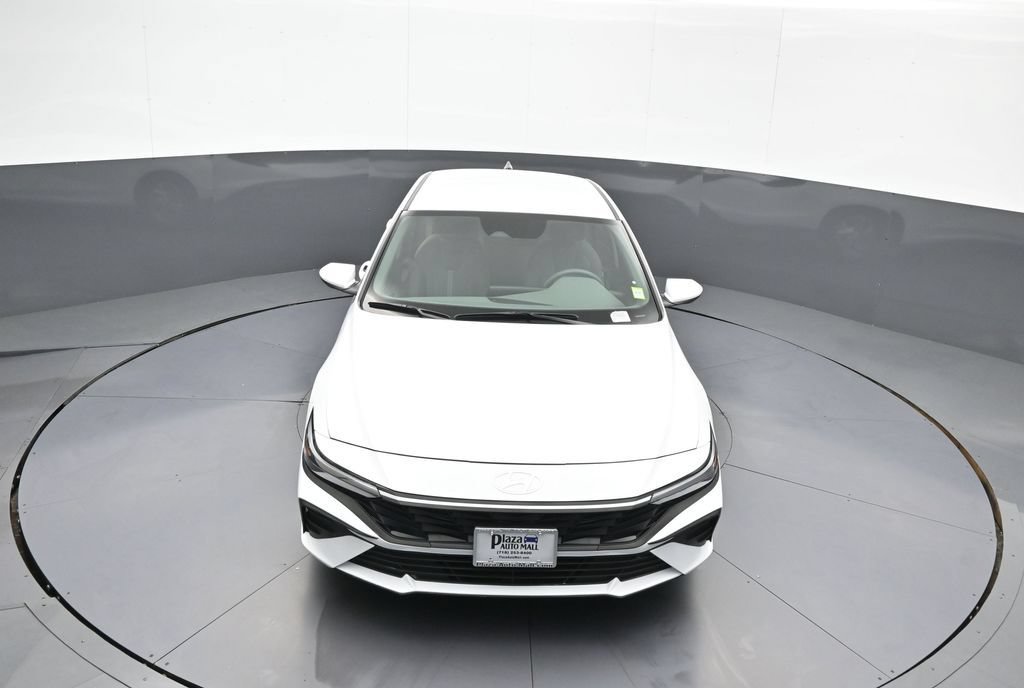 Certified 2025 Hyundai Elantra SE w/ Cargo Package FWD image 34
