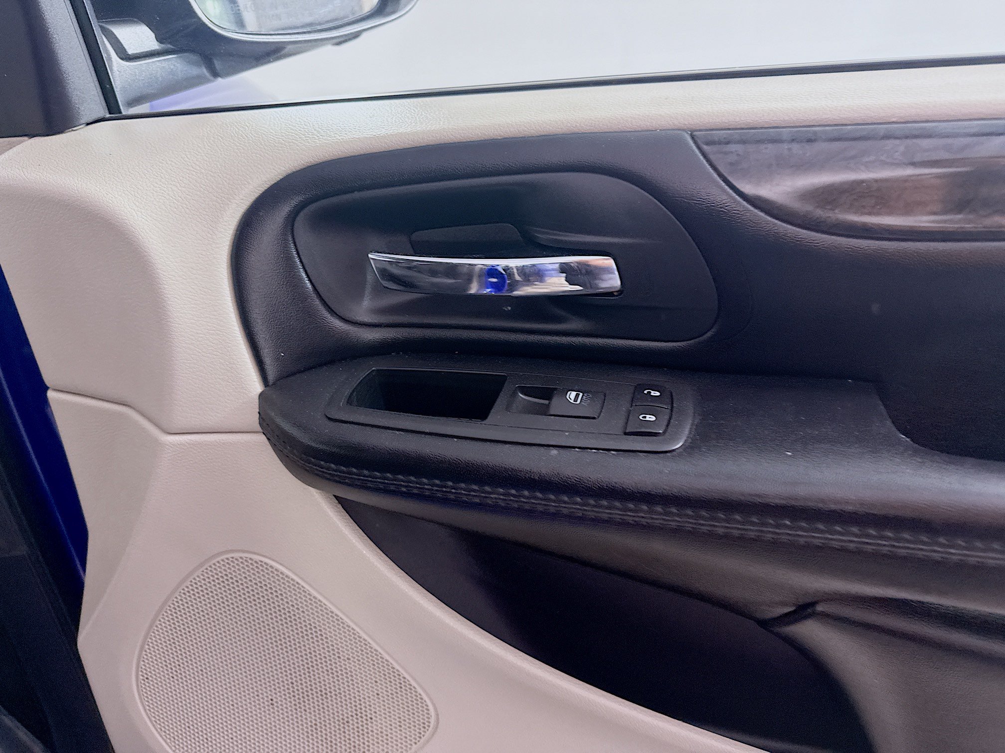 Used 2019 Dodge Grand Caravan SE FWD image 28