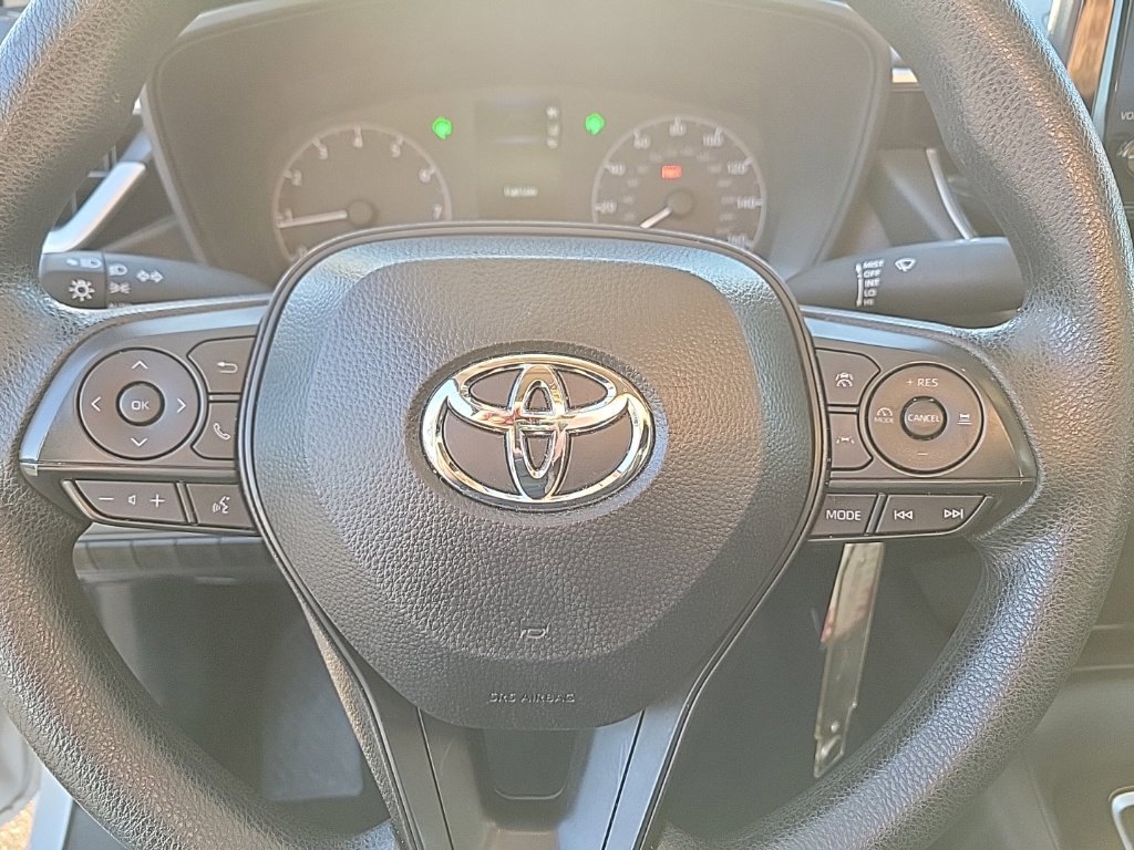 Used 2025 Toyota Corolla LE FWD image 9