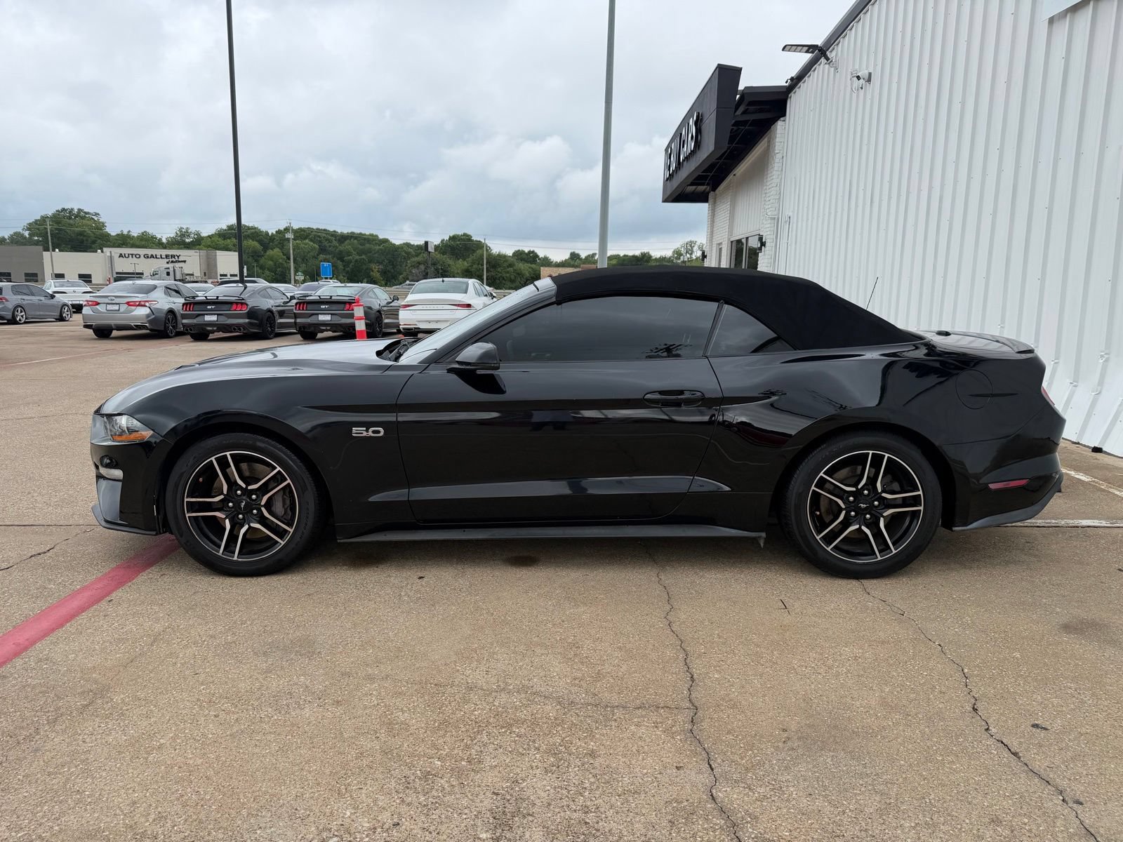 Used 2020 Ford Mustang GT Premium RWD image 3