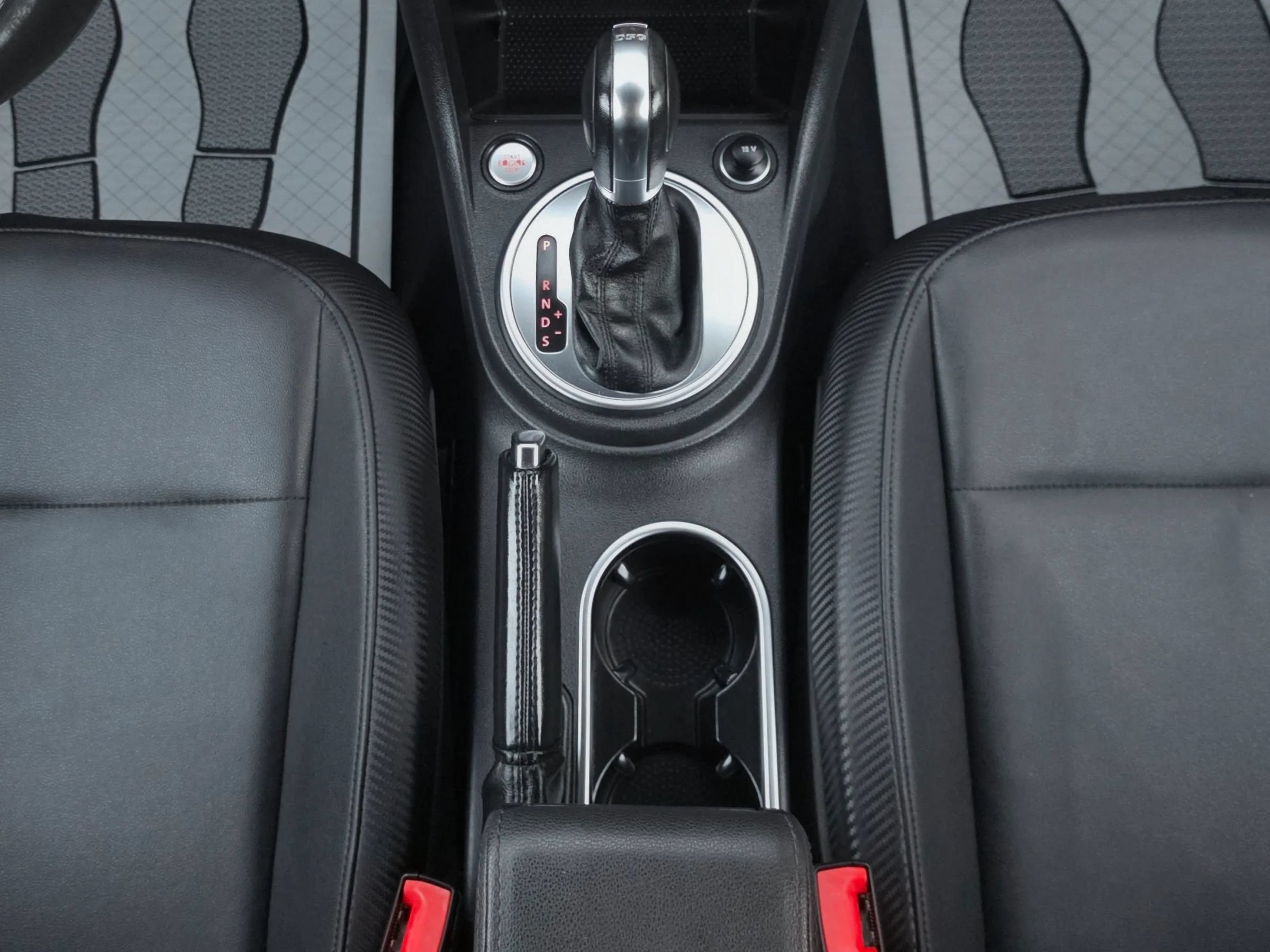 Used 2013 Volkswagen Beetle TDI FWD image 25