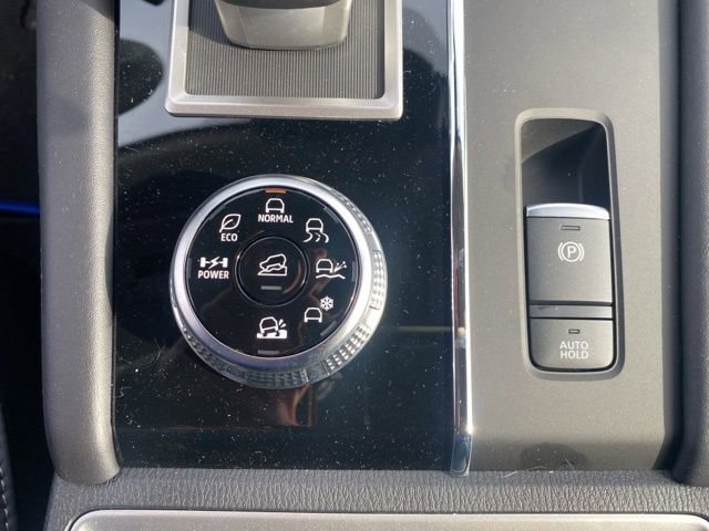 New 2025 Mitsubishi Outlander SE image 32