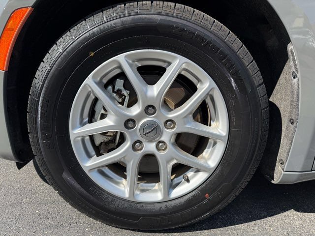 Used 2023 Chrysler Pacifica Touring FWD image 25
