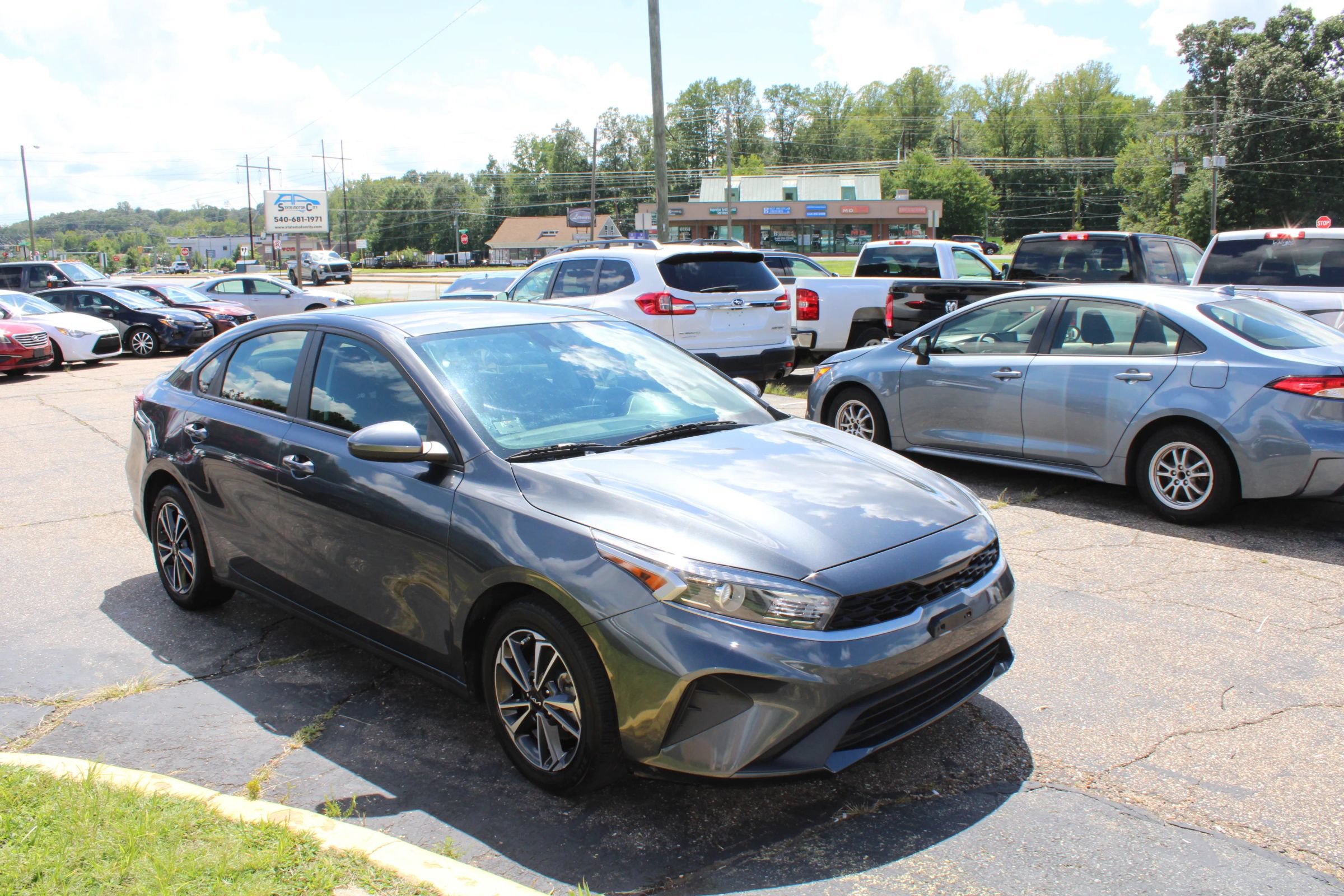 Used 2024 Kia Forte LXS FWD image 7