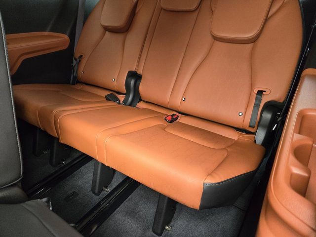Certified 2026 Kia Carnival EX FWD image 29