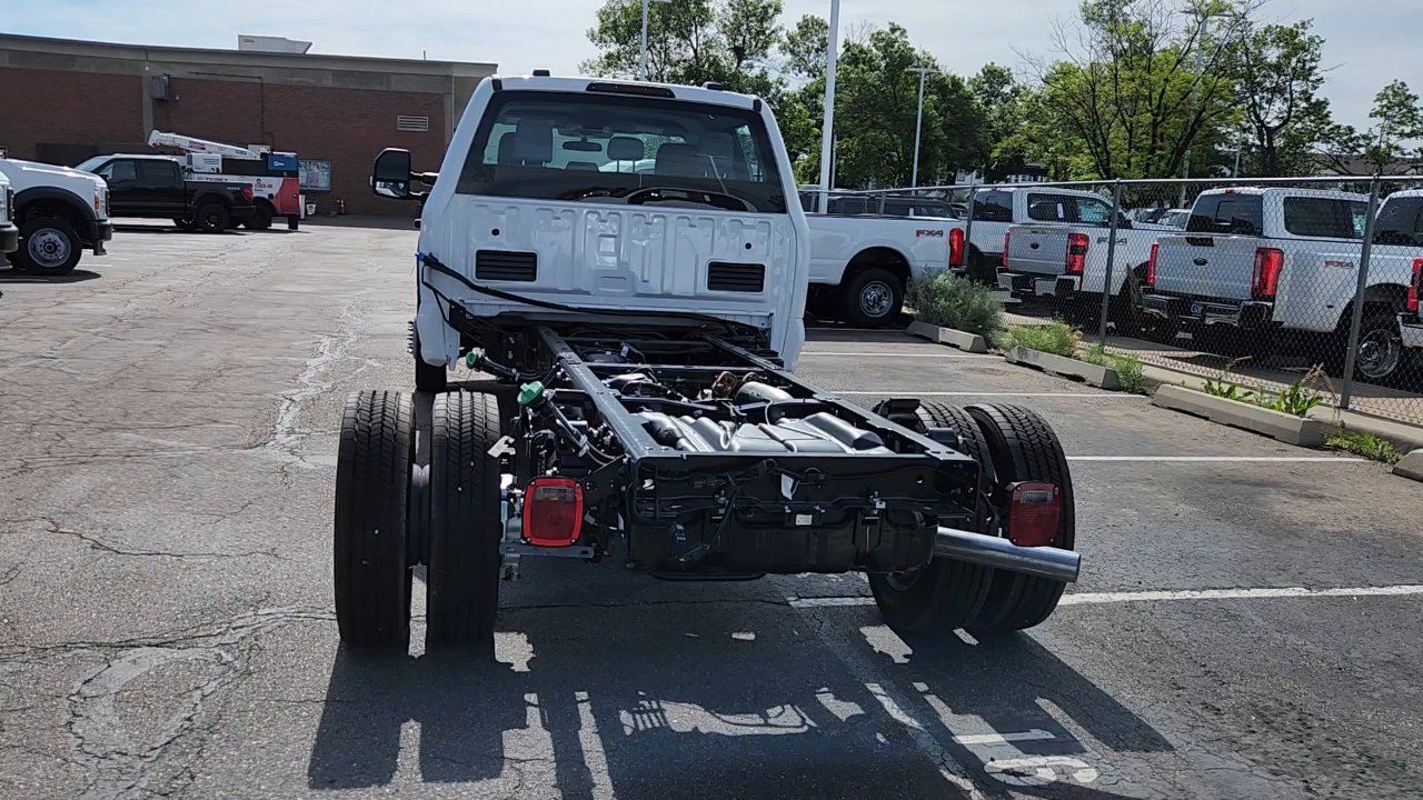 New 2025 Ford F550 4x4 Crew Cab image 7