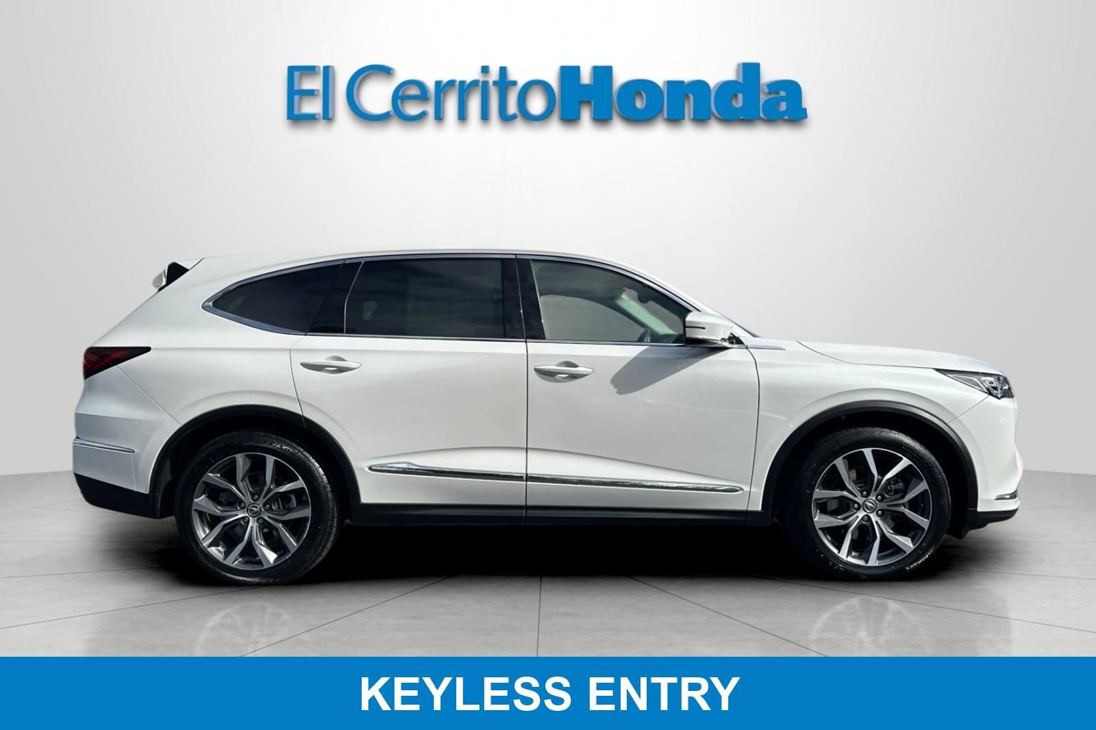 Used 2023 Acura MDX SH-AWD w/ Technology Package image 2