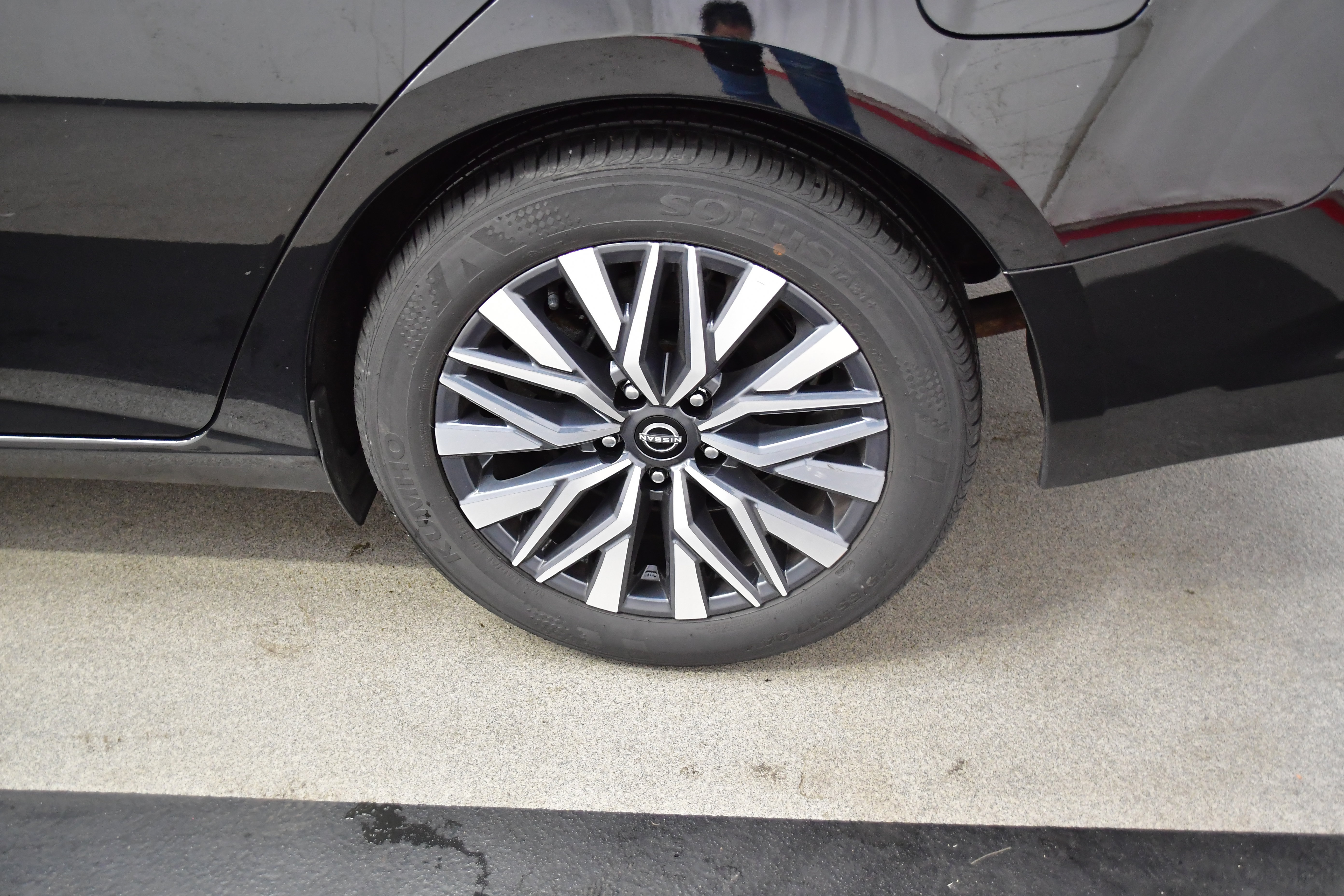 Used 2025 Nissan Altima 2.5 SV FWD image 33