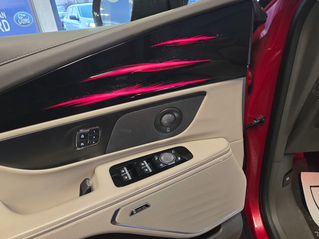 Used 2024 Lincoln Nautilus Premier w/ Equipment Group 102A image 12