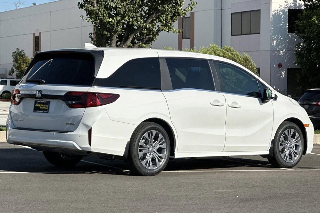 New 2026 Honda Odyssey Touring image 3