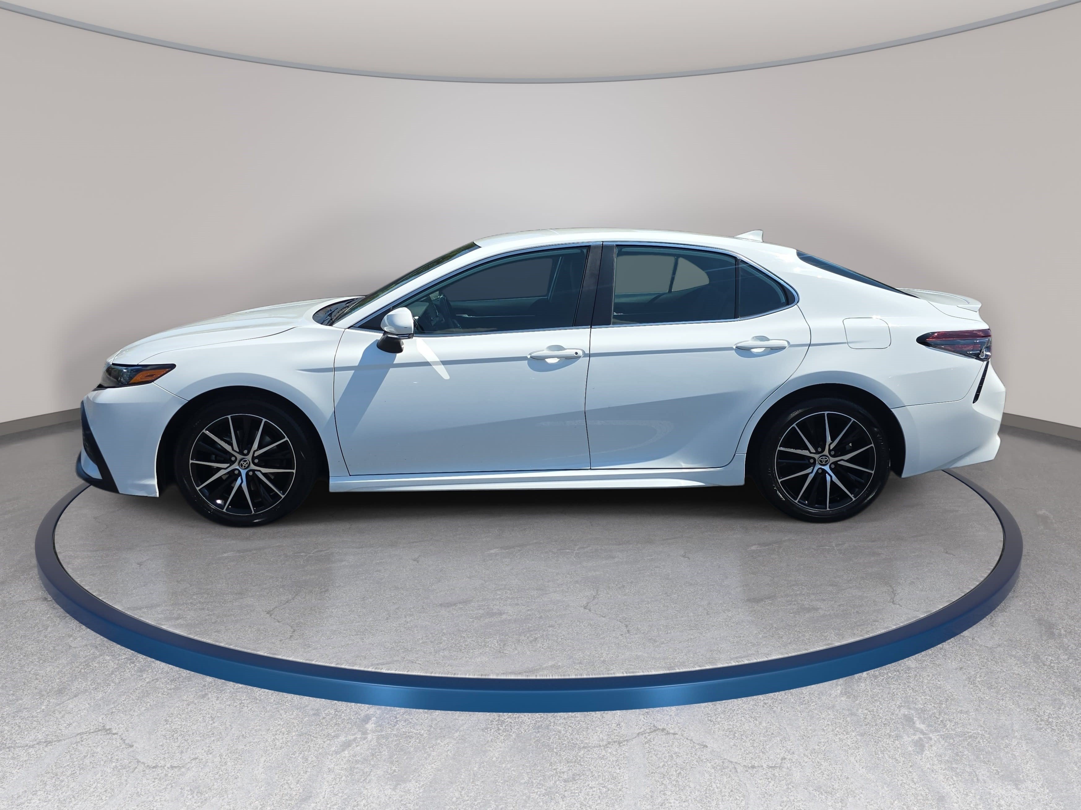 Used 2024 Toyota Camry SE FWD image 8