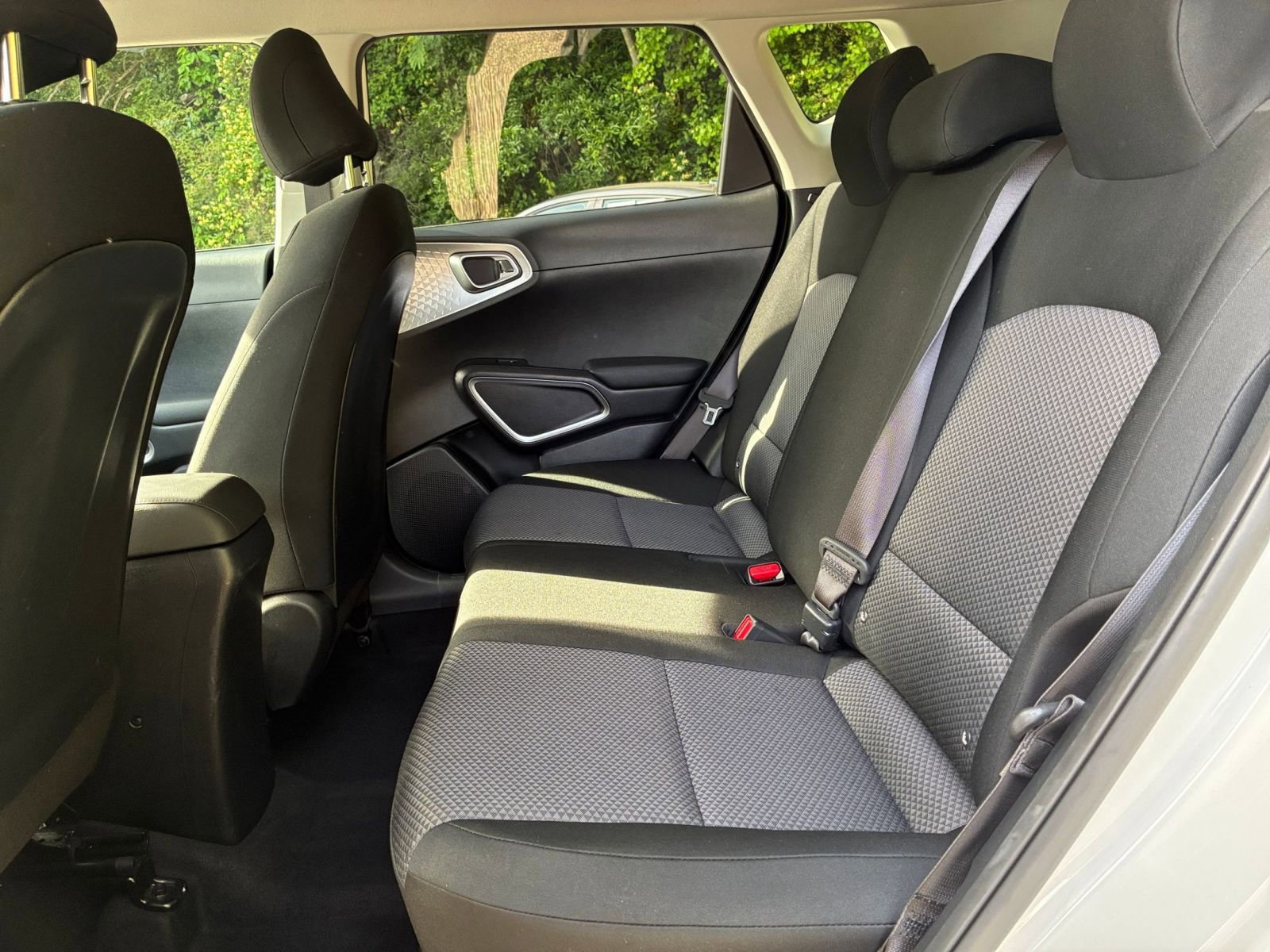 Used 2025 Kia Soul LX w/ LX Technology Package FWD image 34