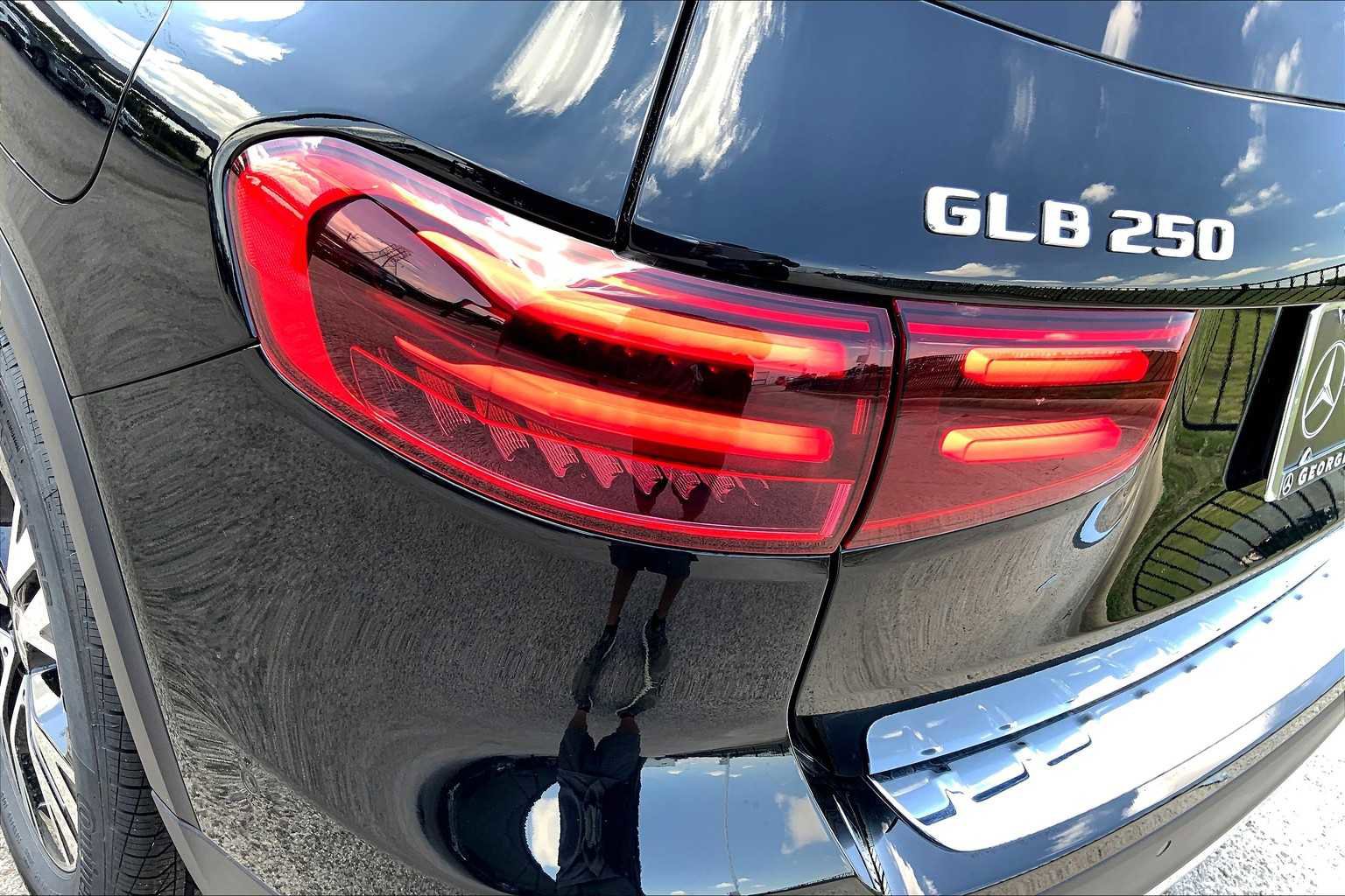 New 2025 Mercedes-Benz GLB 250 image 6