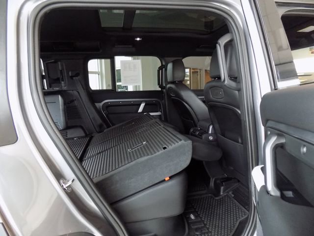 Used 2022 Land Rover Defender 110 X-Dynamic SE AWD/4WD image 30