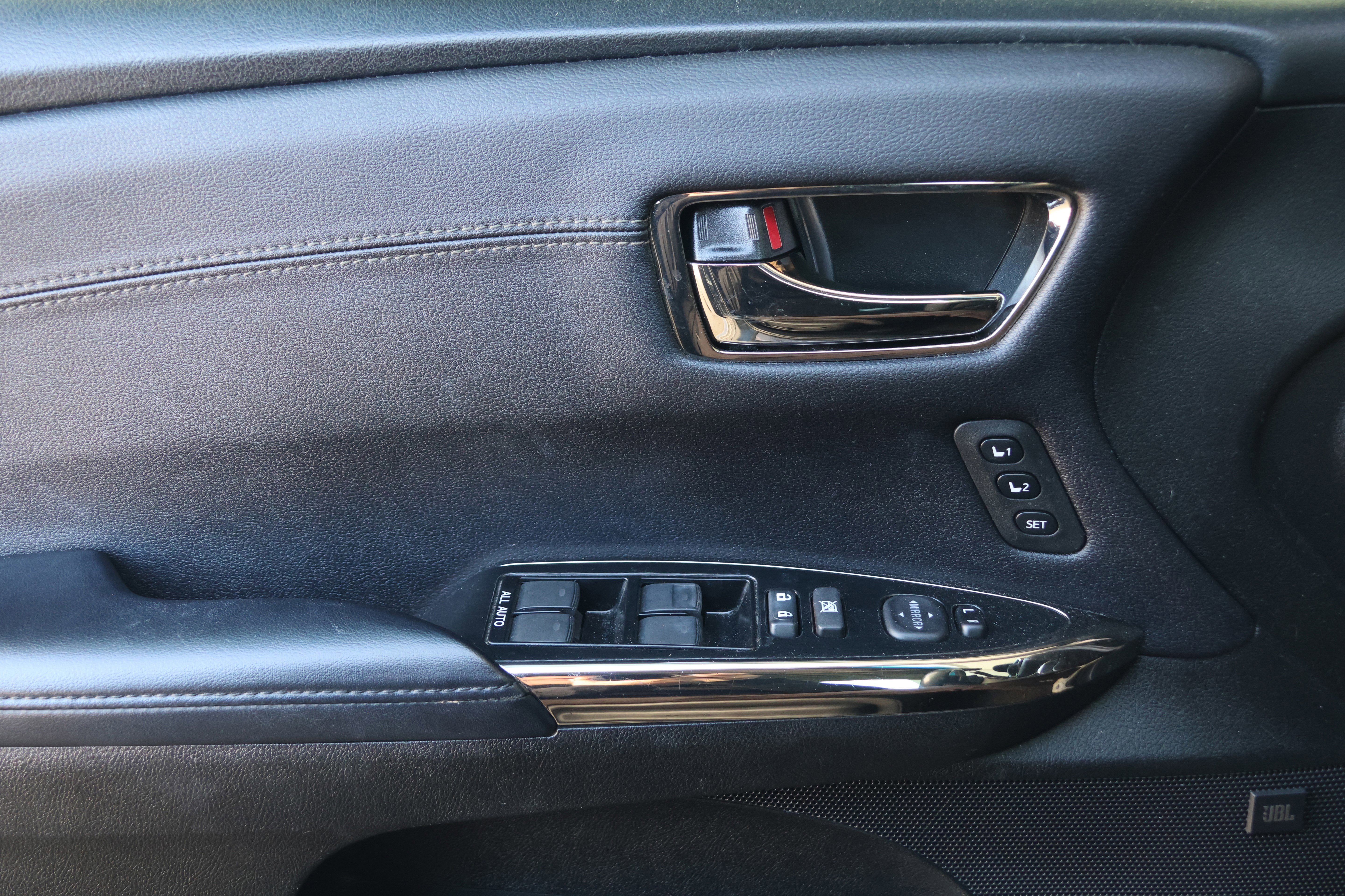 Used 2017 Toyota Avalon Limited image 12