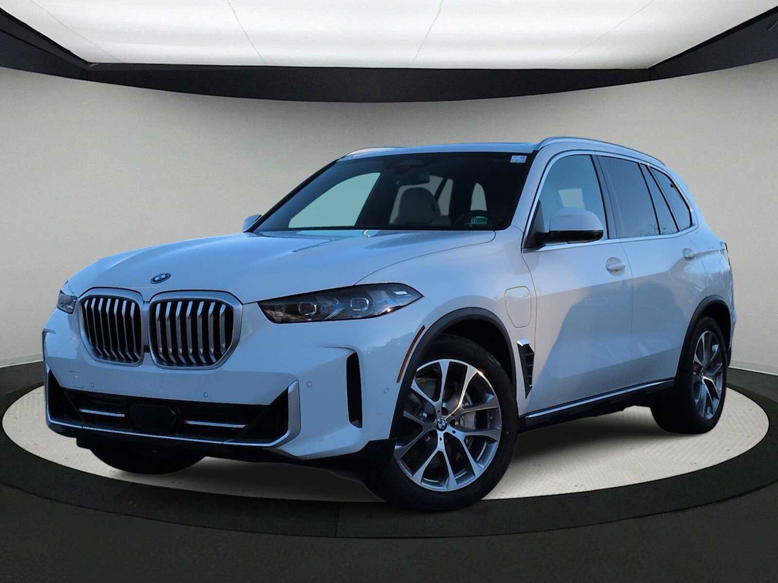 Used 2026 BMW X5 xDrive50e w/ Executive Package AWD/4WD image 1