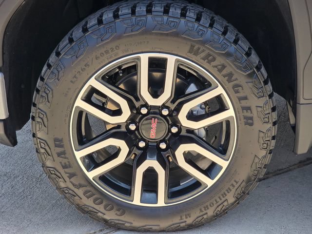 Used 2025 GMC Sierra 1500 AT4 w/ AT4 Premium Package AWD/4WD image 9