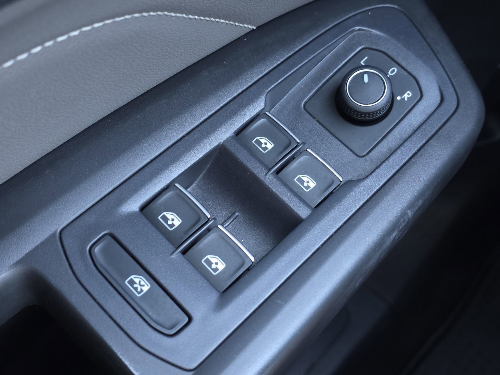 Used 2022 Volkswagen Atlas SE image 32