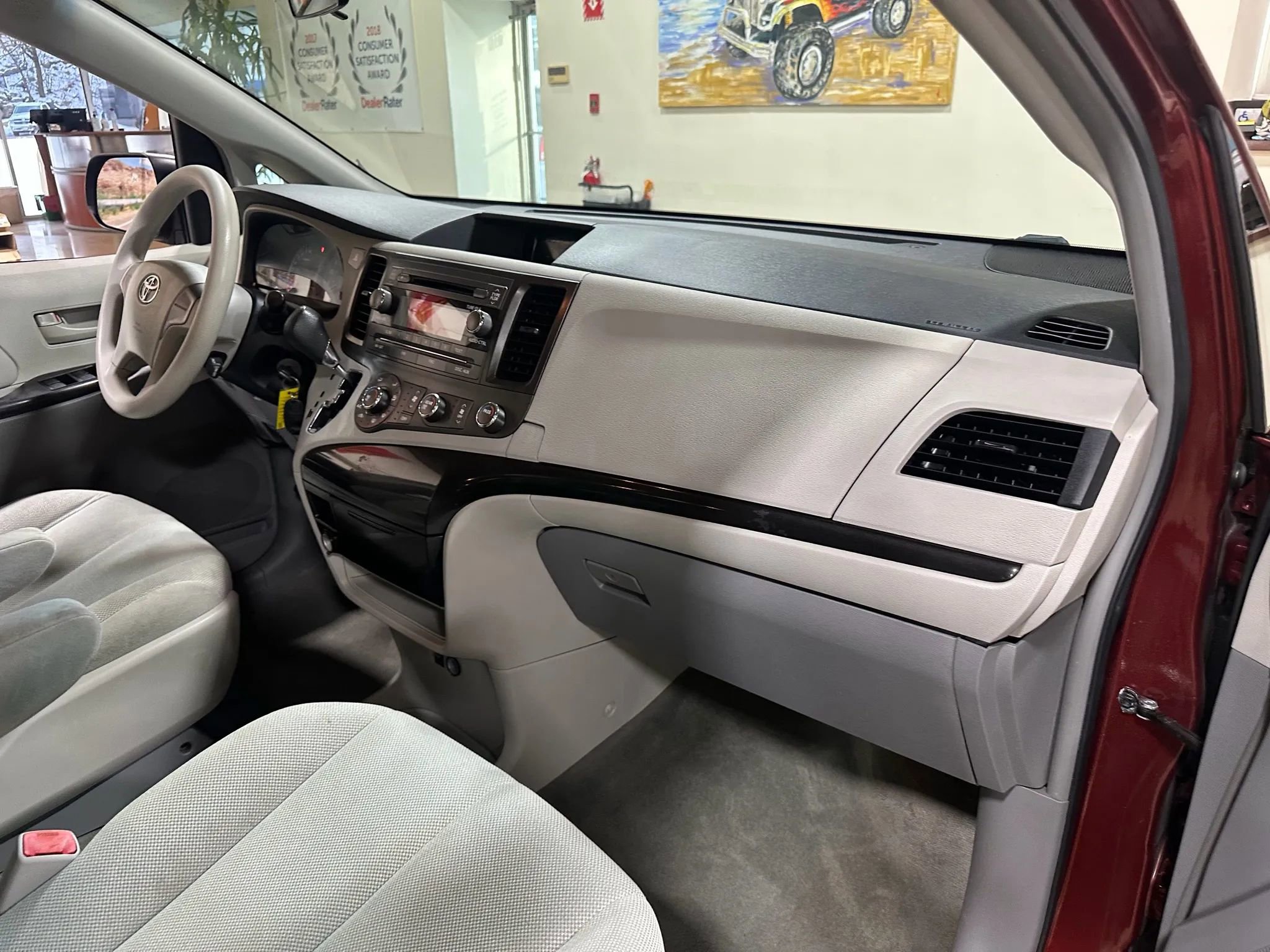 Used 2012 Toyota Sienna FWD image 32
