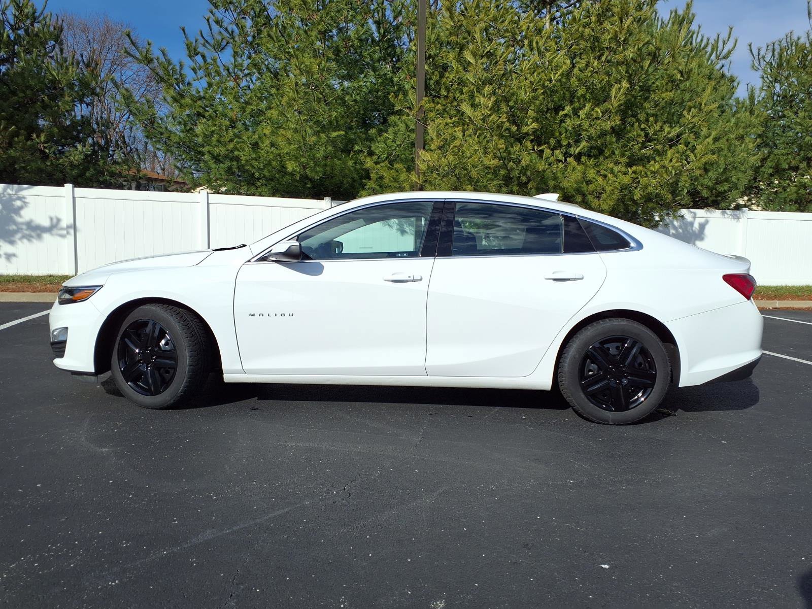 Used 2022 Chevrolet Malibu LT FWD image 26