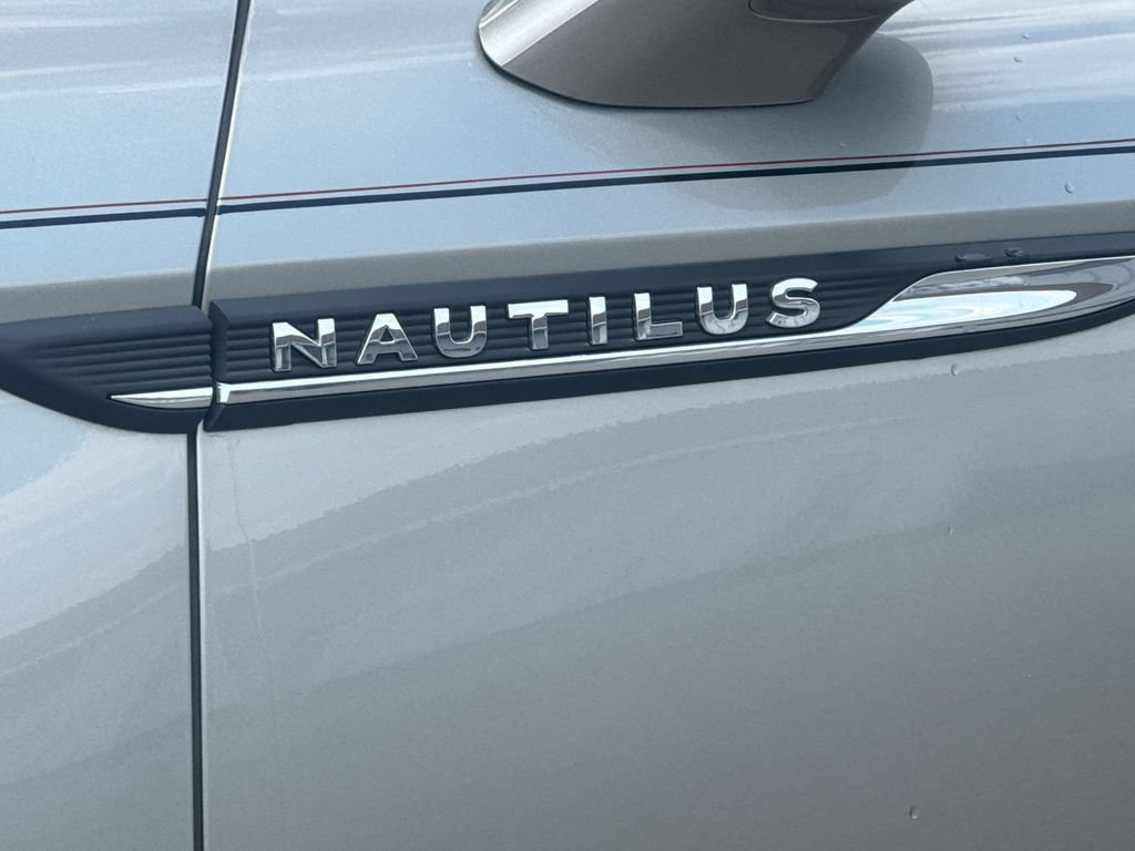 Certified 2023 Lincoln Nautilus Reserve AWD/4WD image 10