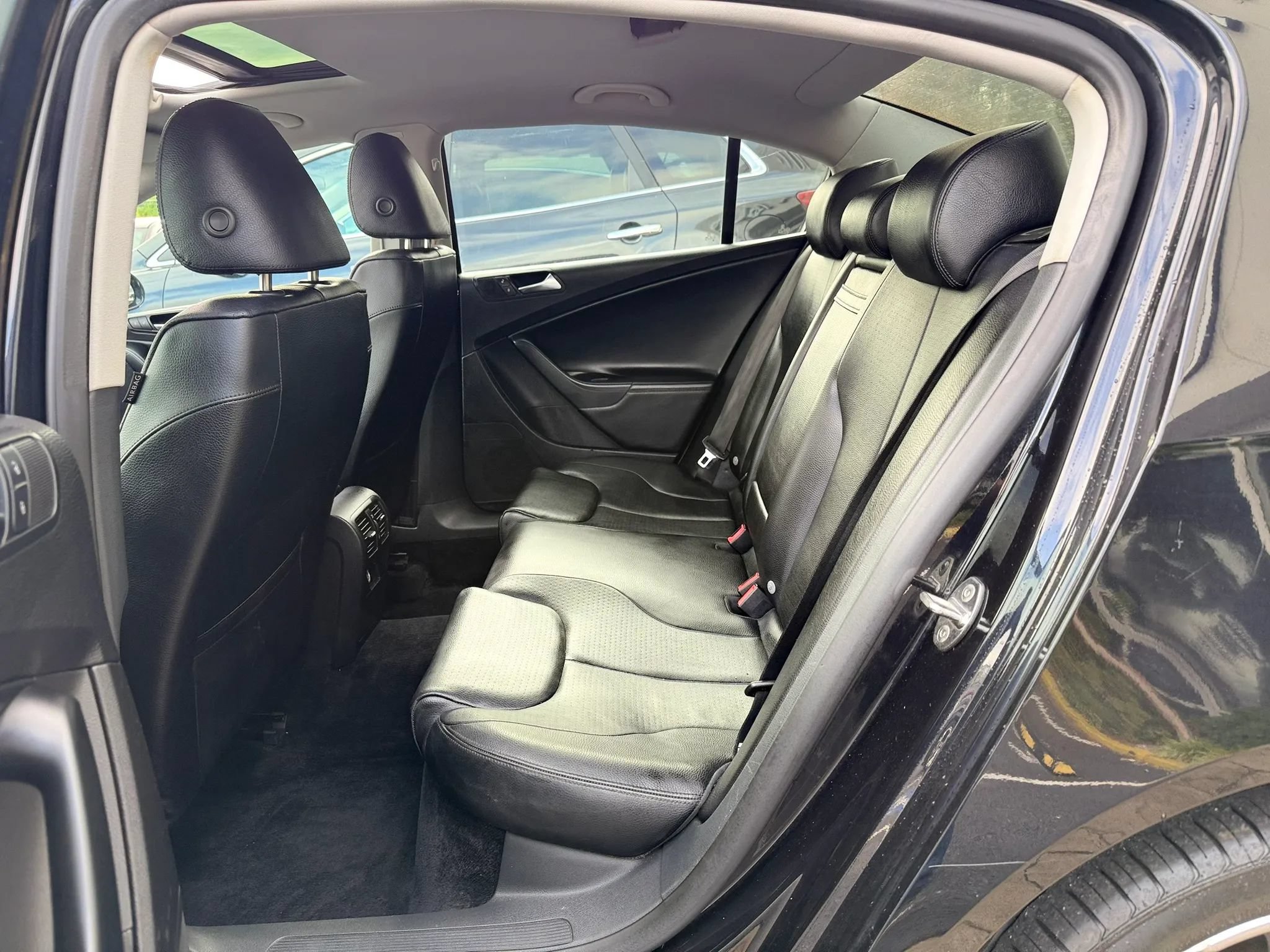 Used 2010 Volkswagen Passat Komfort FWD image 28