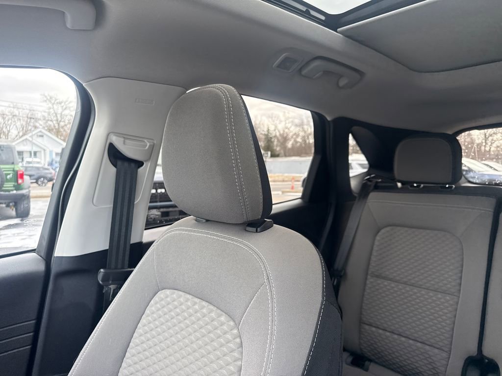 Used 2022 Ford Escape SE w/ SE Sport Appearance Package image 39