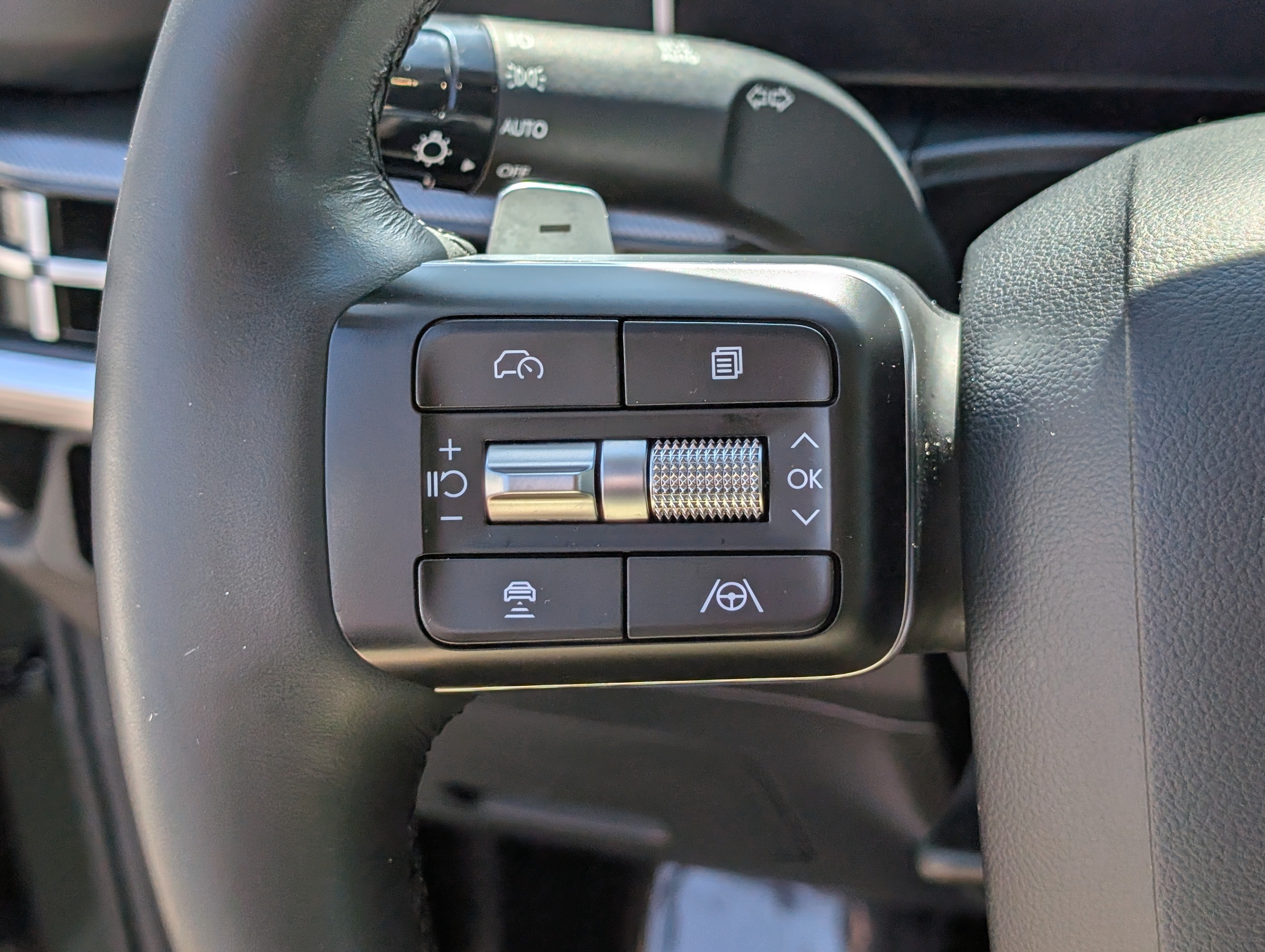 Used 2025 Hyundai Santa Fe SEL FWD image 22