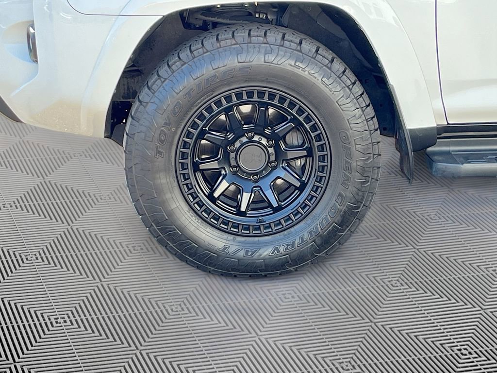 Used 2020 Toyota 4Runner TRD Off-Road image 10