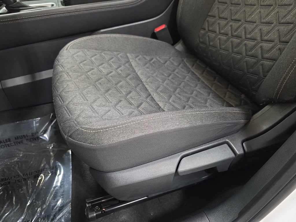 Used 2025 Nissan Kicks SV AWD/4WD image 28