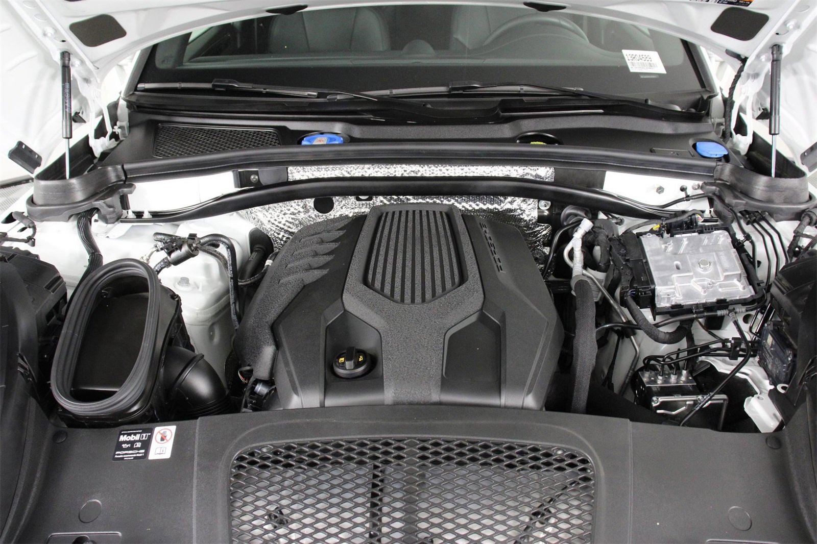 Used 2025 Porsche Macan image 26