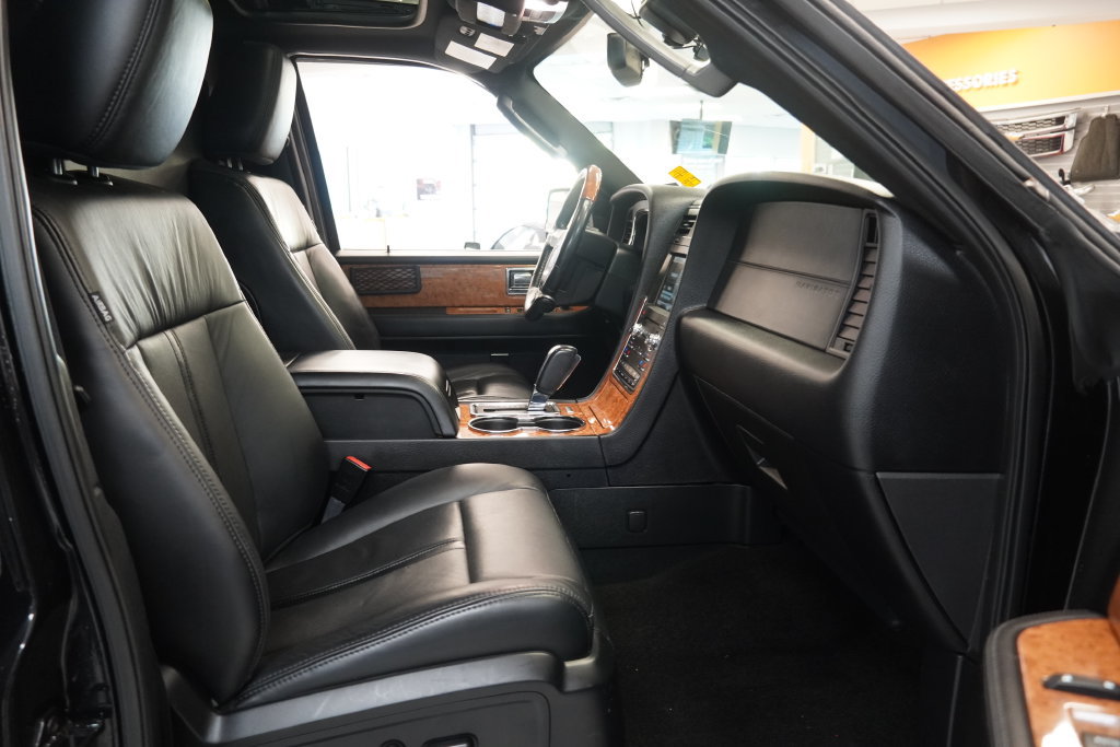 Used 2015 Lincoln Navigator L 4WD image 35
