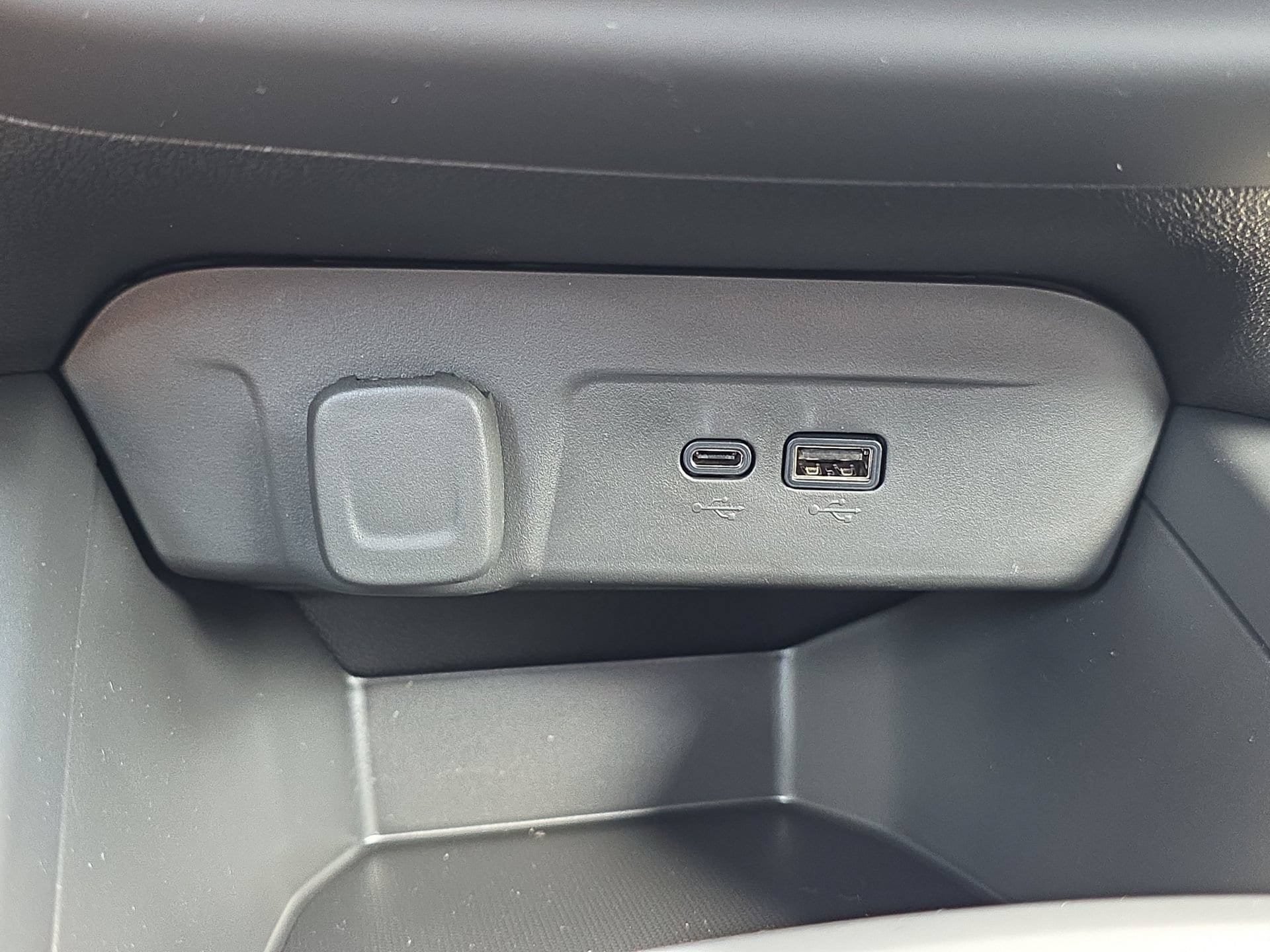 New 2026 Chevrolet Trax RS w/ Sunroof Package FWD image 24