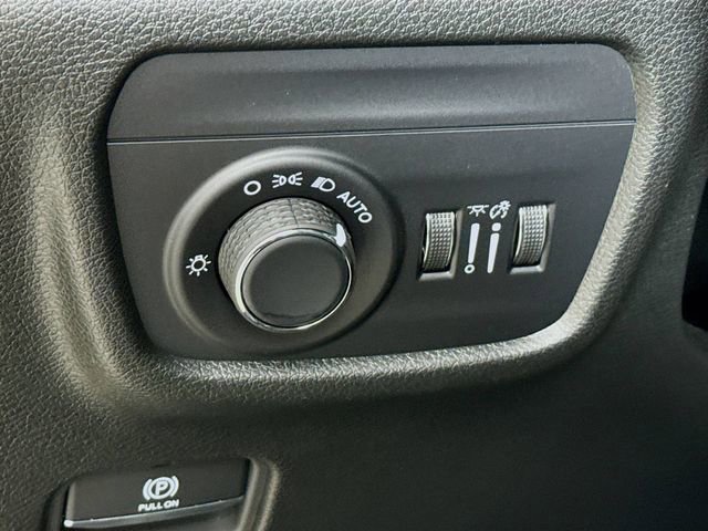 New 2025 Jeep Grand Cherokee Altitude image 10