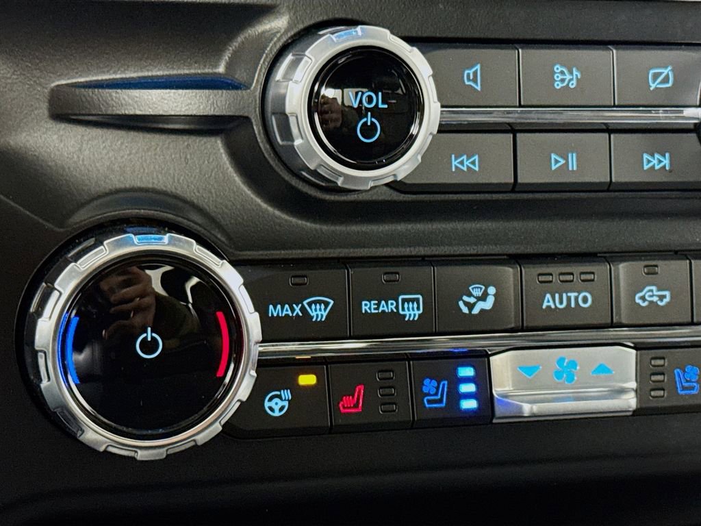 Used 2024 Ford F350 Platinum w/ FX4 Off-Road Package image 18