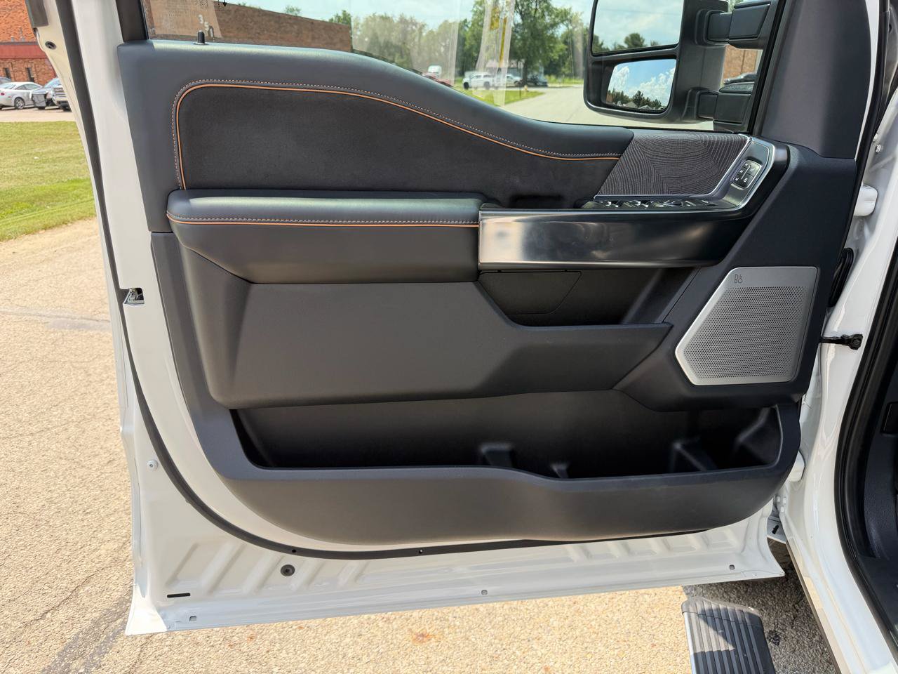 Used 2023 Ford F350 Platinum w/ FX4 Off-Road Package AWD/4WD image 15