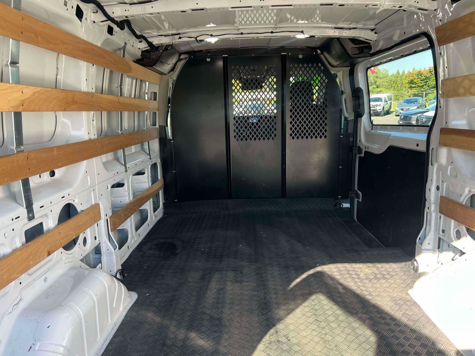 Used 2025 Ford Transit 250 Low Roof w/ Exterior Upgrade Package RWD image 22