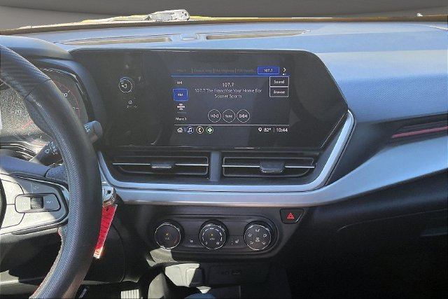 Used 2024 Chevrolet Trax RS w/ Sunroof Package FWD image 6