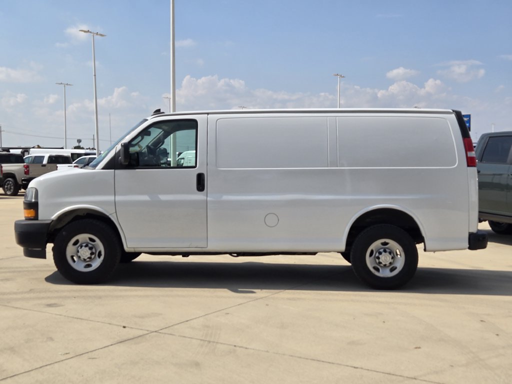 Used 2019 Chevrolet Express 2500 RWD image 4